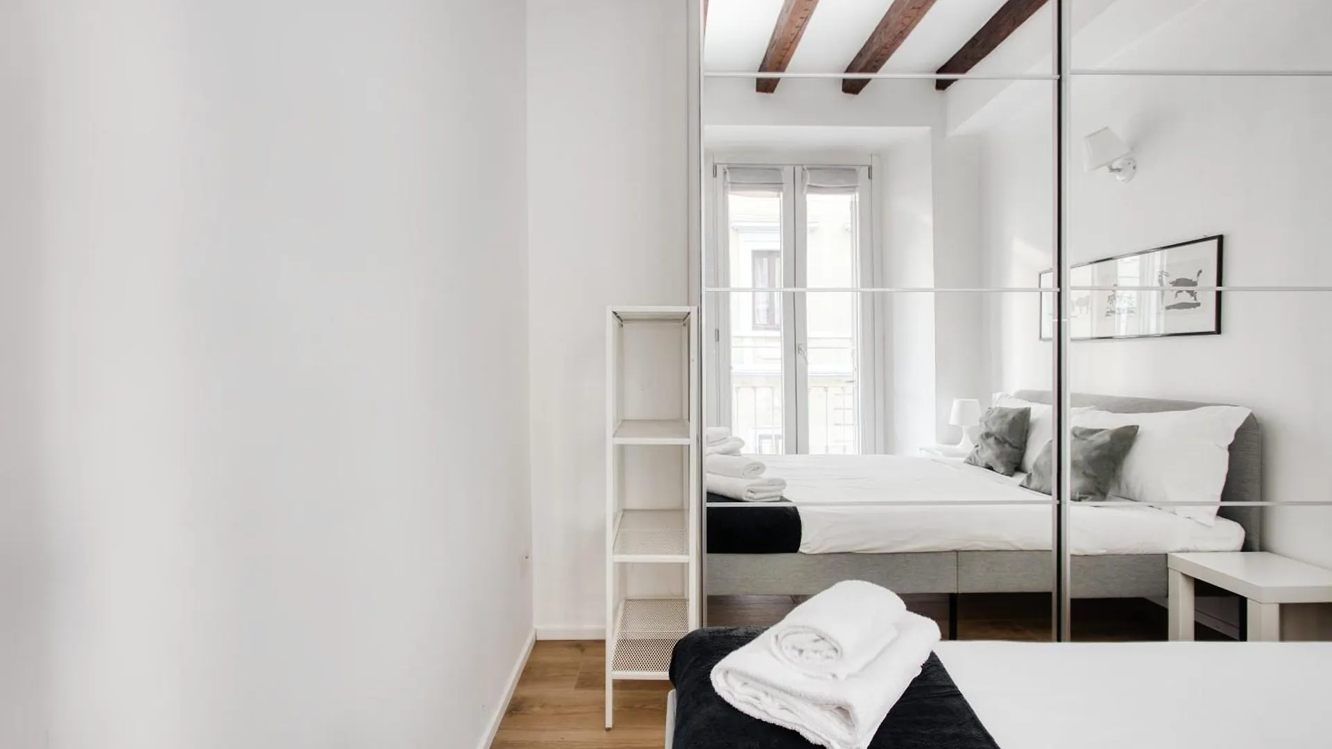 Just Urban Stays - Nice Apartment - Corso Genova Milano 0*,  İtalya